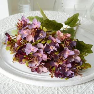 Bouquet di fiori di ortensia viola artificiale per decorazione tavola matrimonio e foto