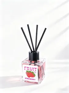 50ml ästhetischer Raumduft mit Erdbeer-Design, rosa Duftöl für gemütliche Raumfrische.