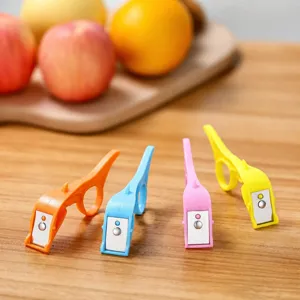 Éplucheur de fruits de doigt portable en plastique outil de pelage pomme cuisine