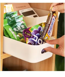 Kunststof bureau opbergmand voor snacks en cosmetica, huishoudelijke artikelen netjes.