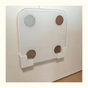 Wandbeugel detail voor digitale lichaamsvetweegschaal opslag en ruimtebesparing.