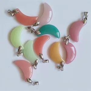 Pendantifs pierre lune croissant colorés avec attache argentée pour fabrication de bijoux.