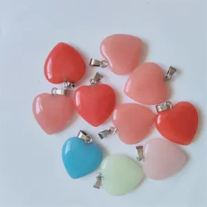 Pendentifs en pierre de cristal en forme de cœur avec bélière en métal, accessoires de bijoux.