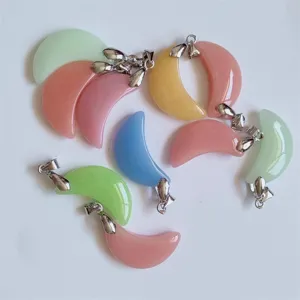 Pendentifs croissant de lune colorés avec anneaux argentés pour accessoires de bijoux
