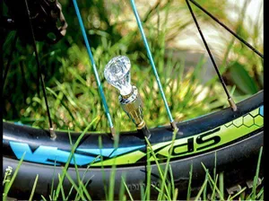 LED diamant bandenventieldop licht voor fiets motor wiel decoratie detail weergave.