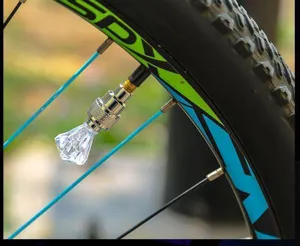 LED diamant banden ventiel dop licht voor fiets wiel decoratie en nachtveiligheid.
