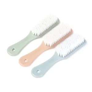 Juego de cepillos de limpieza multiusos para el hogar con cerdas blancas y orificios.
