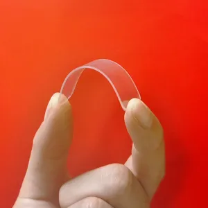 Transparenter spurloser doppelseitiger Klebebandaufkleber, stark haftend und flexibel.