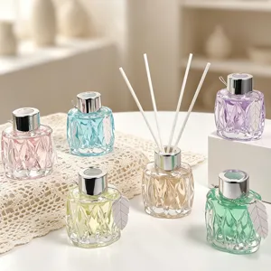 Diamantmuster Glas Duftdiffusor Set für Zuhause, minimalistisches Aroma Ornament mit Stäbchen.