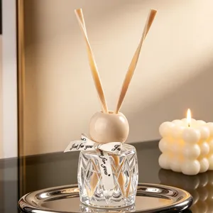 Hochwertiges französisches Ried-Diffusor-Set mit Kristallglasflasche und Holzstäbchen