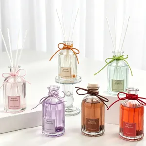 Kristallstein Raumdiffusor Set mit bunten Duftöl Glasflaschen und natürlichen Stäbchen.