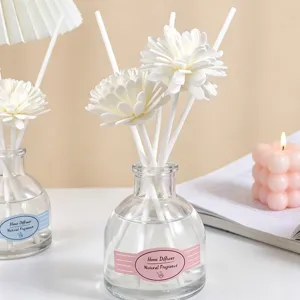Difusor de aromas para el hogar con varillas de ratón de flores blancas y vidrio.