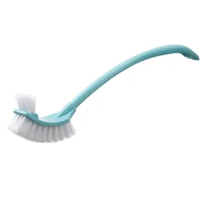 Brosse de toilettes à long manche avec poils blancs denses pour un nettoyage en profondeur.