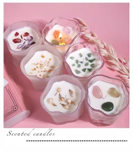 Bougies parfumées en cire de soja en verre torsadé avec pierres et fleurs séchées pour salon.