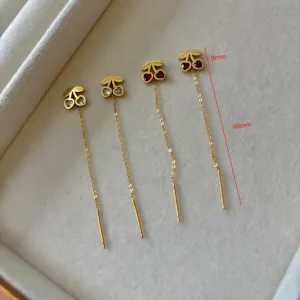 Detailansicht goldener Kirsch-Ohrhänger aus Edelstahl mit 9 mm und 60 mm Maßangaben