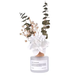 Aromatherapie Reed Diffusor mit weisser Blume und Eukalyptus fur angenehmen Raumduft.