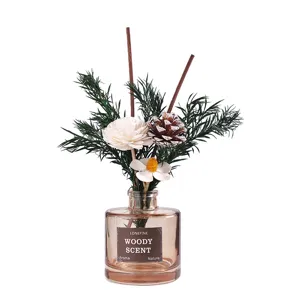 Diffuseur de parfum en roseaux de fleurs séchées d'automne pour la maison et décoration.