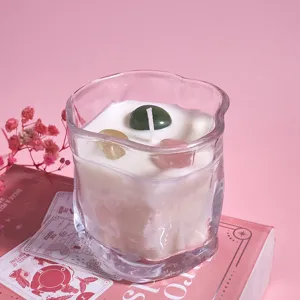 Bougie parfumée aux pierres de cristal en verre torsadé avec fleurs séchées cire de soja.