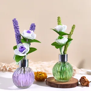 Dekorative Rosen- und Lavendel-Glasflaschen-Aromatherapie-Diffusor für Duft im Haus.