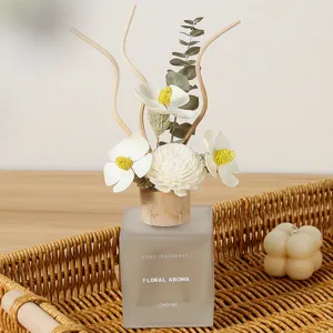 Difusore de aroma con varillas, flores secas y frasco de vidrio esmerilado
