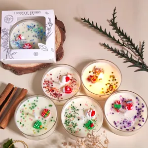Velas aromáticas de Navidad hechas a mano con soja, adornos festivos y caja regalo