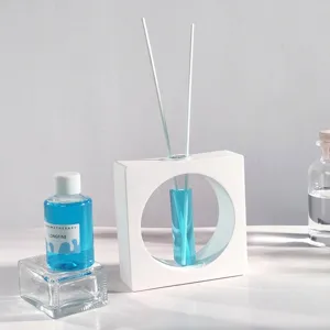 Nahaufnahme von geometrischem Gips-Aromatherapie-Diffusor mit 60 ml blauer ätherischer Ölnachfüllung