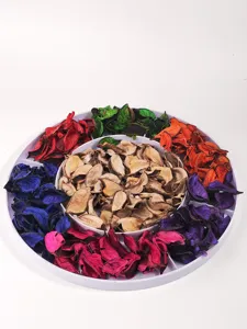 Bunte getrocknete Baumwollschalen Potpourri Aromatherapie Material fuer Heimduft Basteln.
