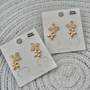 Sparkling four-leaf clover stud earrings with cubic zirconia, gold and rose gold plating.
