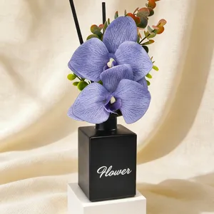 Ensemble de diffuseur de parfum orchidée artificielle, élégant flacon noir déco maison.