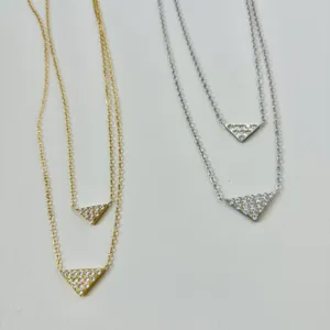 Elegante zweilagige Dreiecks-Halskette mit Zirkonia-Steinen in Gold und Silber-Finish