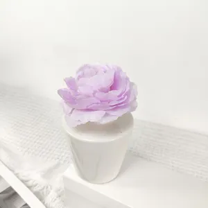 Nordisch minimalistische weiße Keramikvase mit lila Kunstblume Aromatherapie Tischdekor
