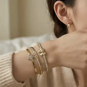 Bracciale Rigido da Donna in Acciaio Inossidabile con Fiocco e Strass Elegante Color Oro Motivo Quadrifoglio Gioielli Moda
