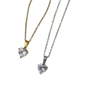 Collier en acier inoxydable avec pendentif cœur en zircone, finitions or et argent