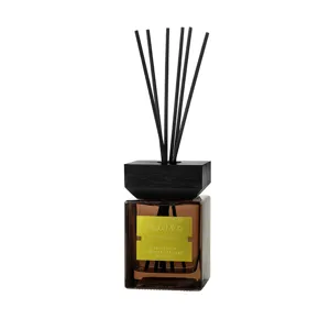 Luxury 500ml square bottle reed diffuser with black wooden cap and reeds for home and hotel.