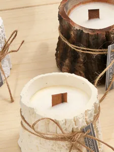 Bougie parfumée rustique souche d'arbre mèche en bois, cire de soja artisanale pour décoration.