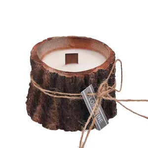 Bougie parfumée artisanale en cire de soja avec design réaliste de souche en bois pour la maison.