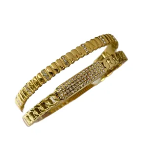 Bracelets élégants en acier inoxydable plaqué or 18 carats avec strass pour femmes.