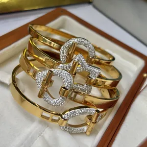 Gouden roestvrijstalen armbandenset met kristallen ster en hart bedeltjes voor dames