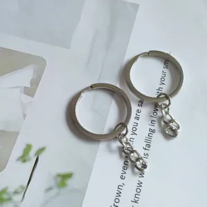 Flat keyring metal accessories with four-link chain for DIY handmade keychain making, detail view.