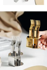 Juego de tenedores de fruta de acero inoxidable con soporte elegante en oro y plata.