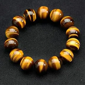 Glänzendes Armband aus natürlichen Tigerauge-Perlen auf schwarzem Grund
