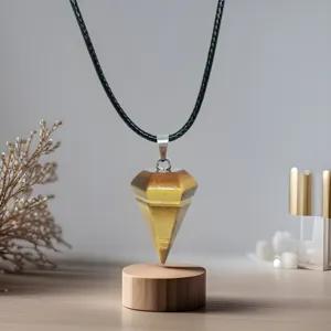 Pendente con cristallo naturale esagonale a cono collana con cordino in pelle nera