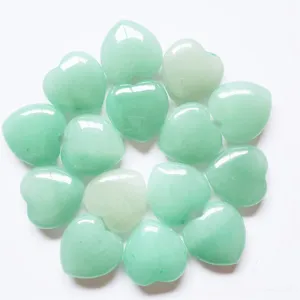 Natürliche 25mm polierte herzförmige grüne Aventurin Kristalle für Deko und Geschenke.