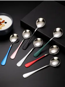 Ensemble de cuillères rondes en acier coloré, cuillère à dessert mignonne et enfants.