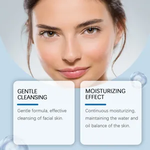 Gros plan montrant les bienfaits d'un nettoyage doux et les effets hydratants continus pour la peau.
