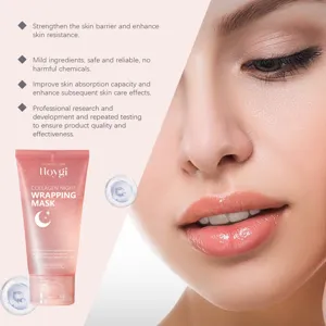 Gros plan montrant la texture et l'effet d'application du masque de nuit au collagène.