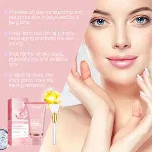 Le masque de nuit enveloppant au collagène HOYGI hydrate en profondeur et raffermit.