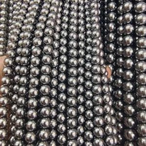 Hebras de cuentas de perlas de concha redondas gris oscuro para joyería DIY y accesorios.
