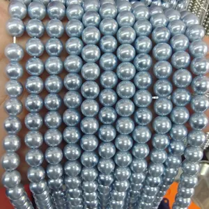 Cuentas redondas de perlas simuladas azul claro hilos sueltos para accesorios de joyería DIY.