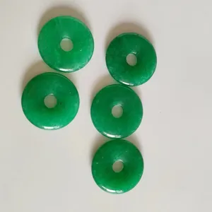Grüne Jade Donut Anhänger Perlen, ideal für DIY Schmuckherstellung Halsketten Armbänder.